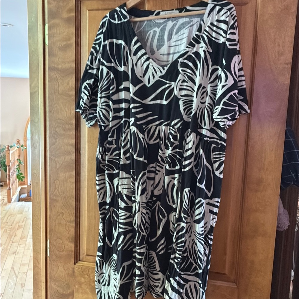 4 for $20 Black and White Floral Dress